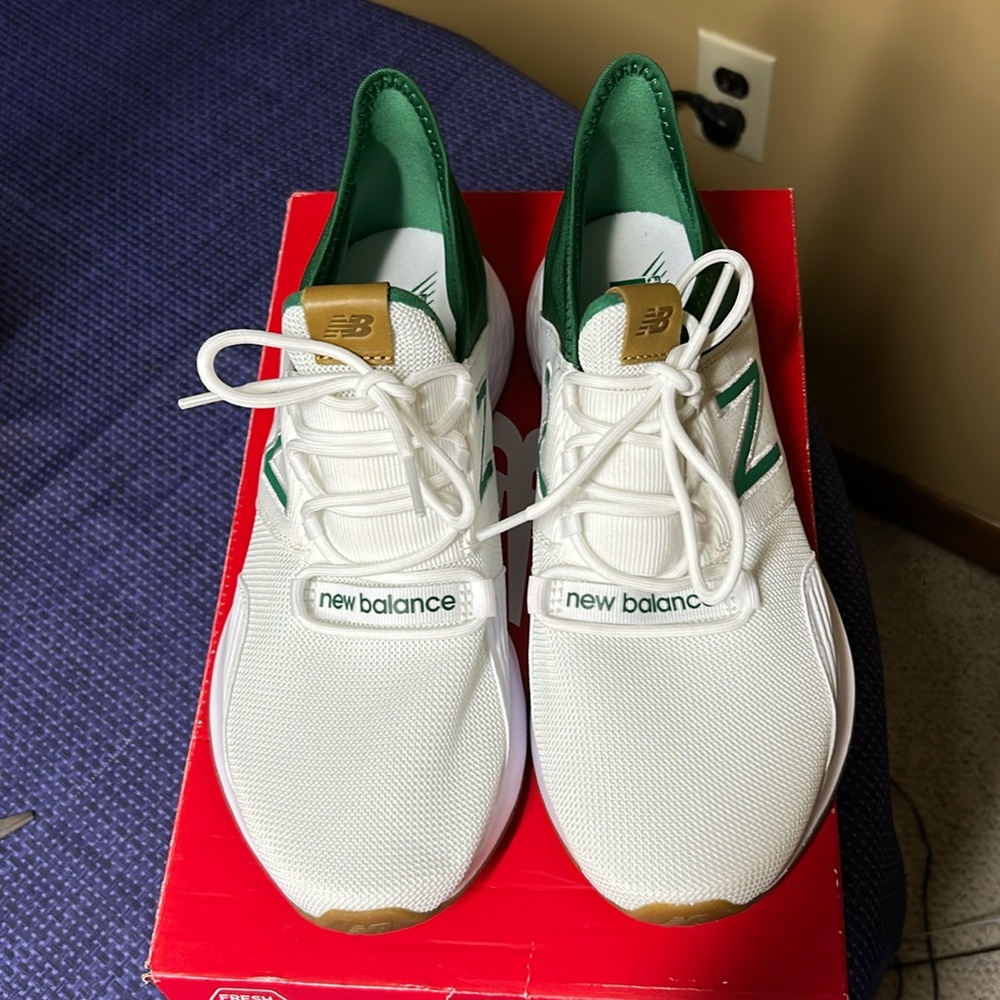 New Balance Fresh Foam ROAV Running Shoes / White Green / MROAVWG1 / Men's 10